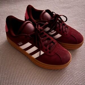 Adidas Girls/Women’s vl Court Bold Burgundy Suede Sneakers